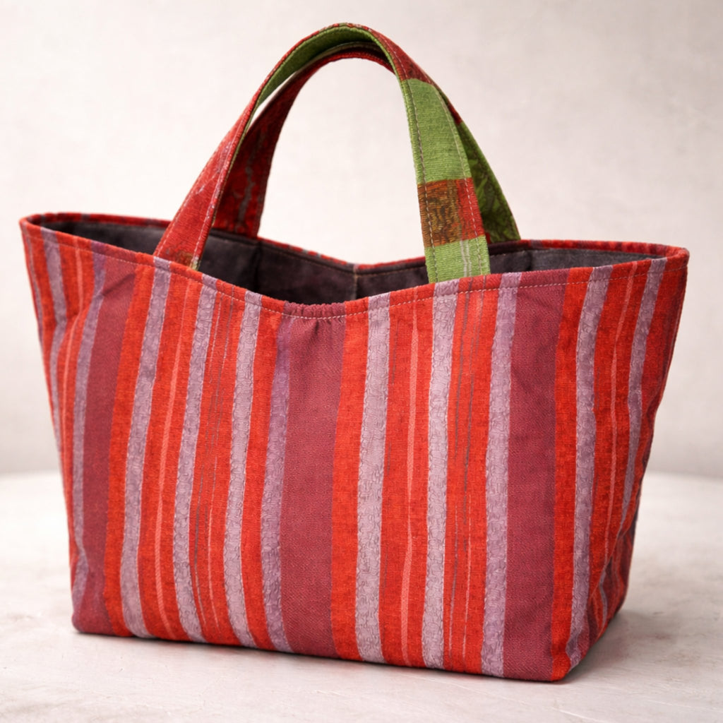Heritage Vienna Loom Tote Rot und Grün Rückansicht