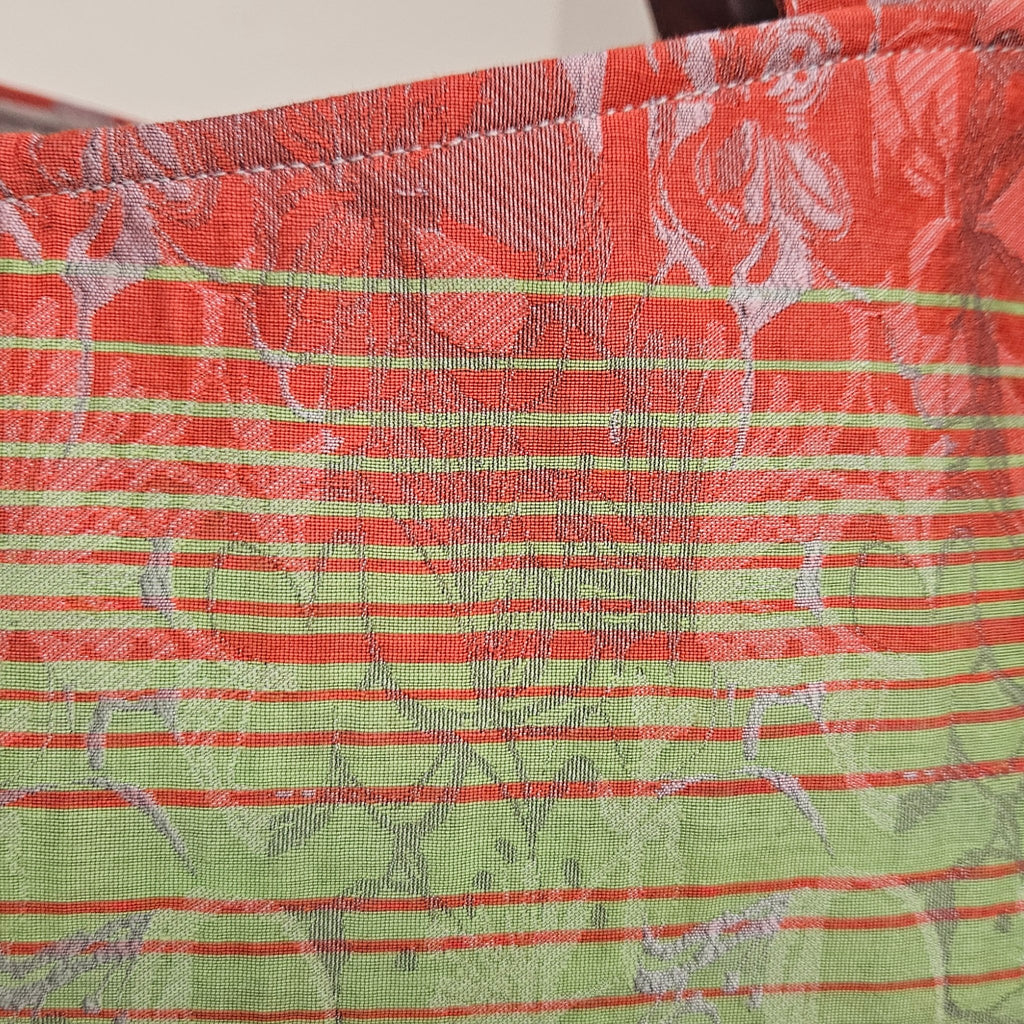 Heritage Vienna Loom Tote Rot und Grün Detail