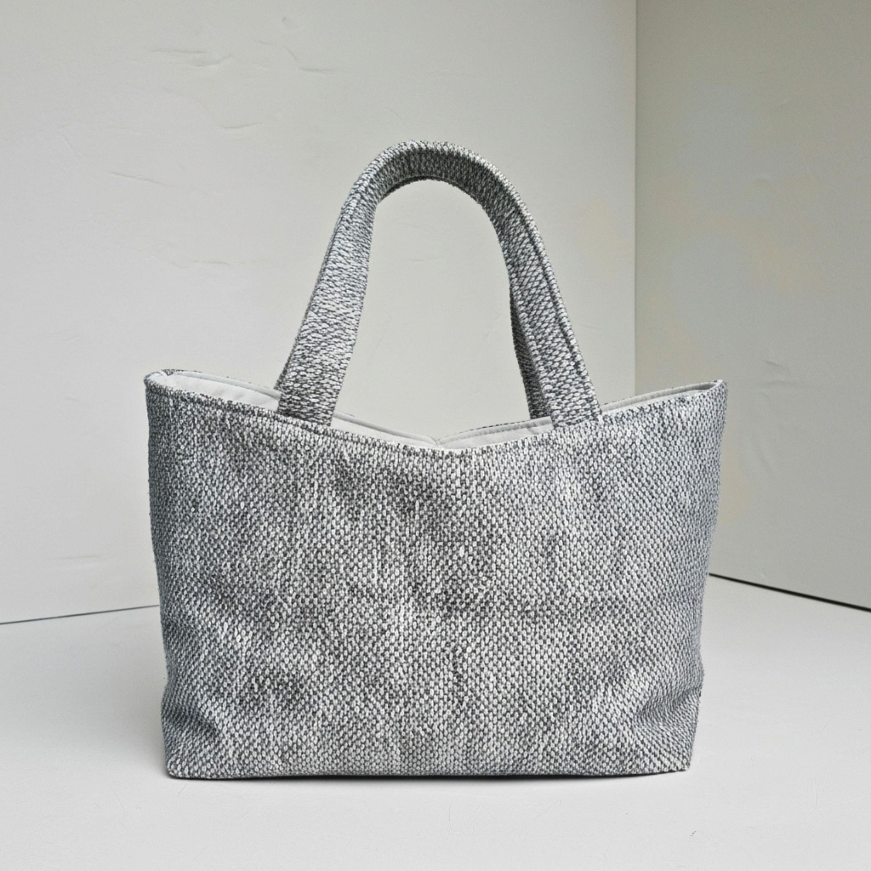 Old Money Tote – Grau