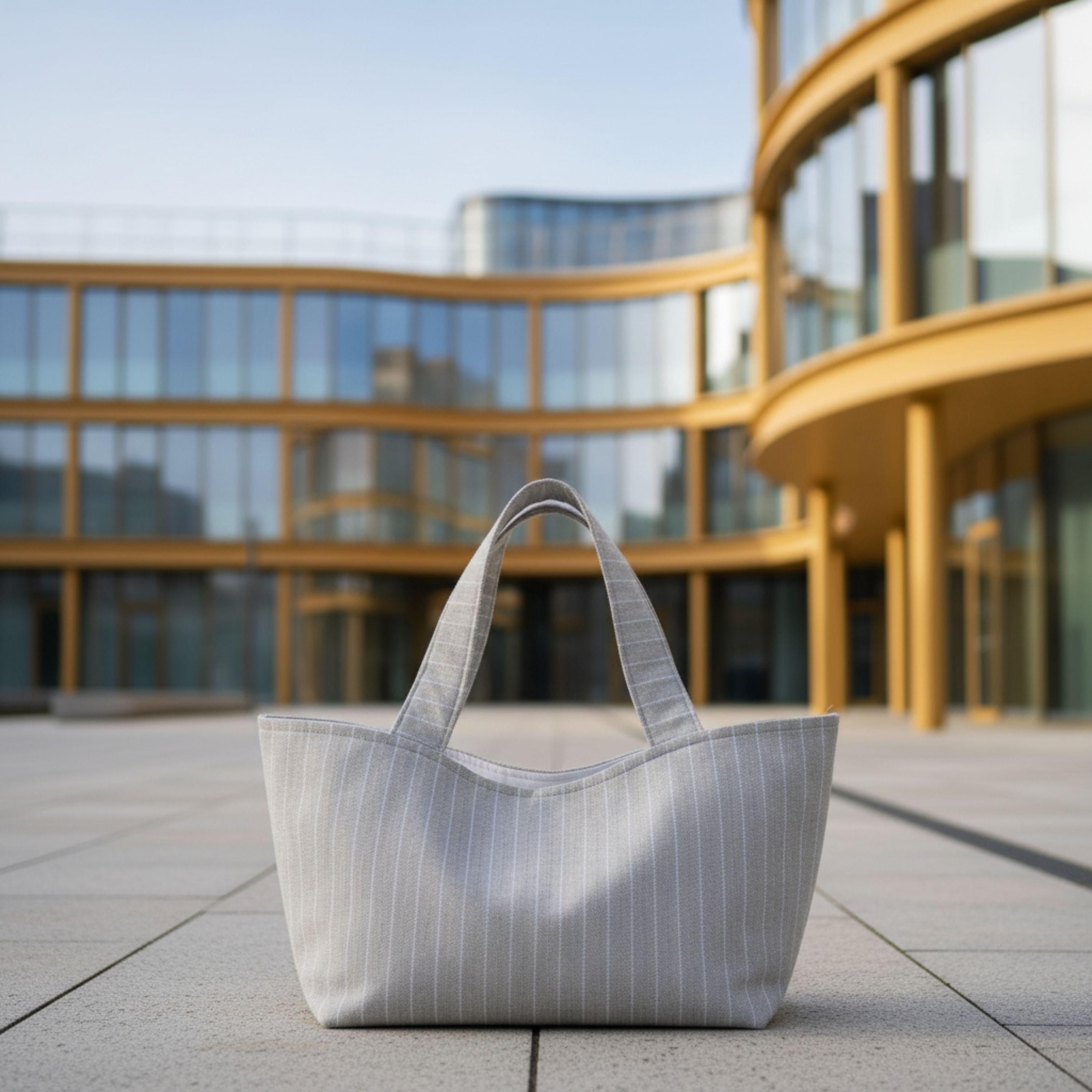 Old Money Tote – Hellgrau & Ivory