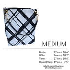 Designer Tasche mit klarer Form und grafischer Struktur – Upcycling Tasche aus Wien mit Tiefe und Volumen