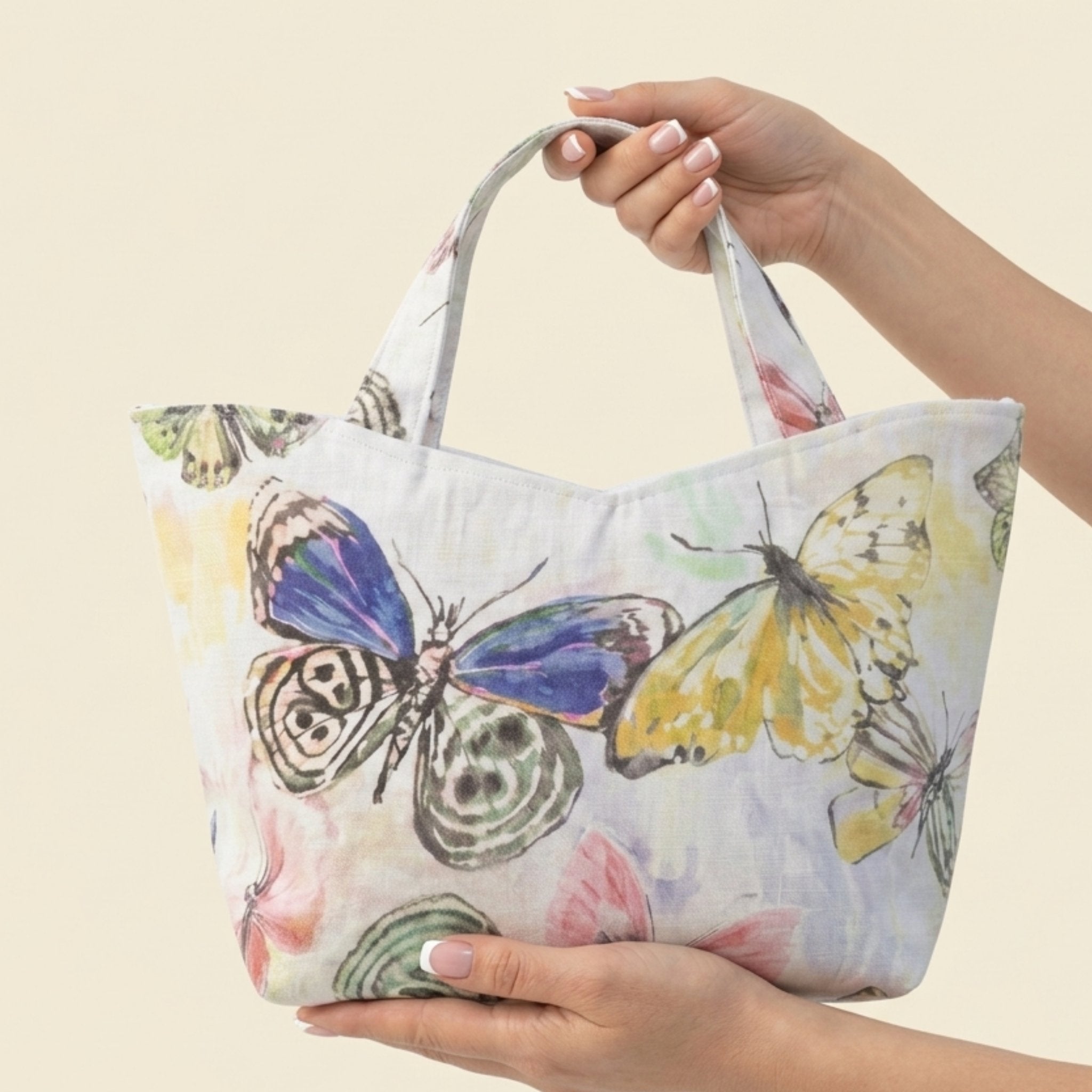 Nachhaltige Designer Tasche aus Wien mit künstlerischem Schmetterlingsmuster – handgefertigtes Heritage Unikat
