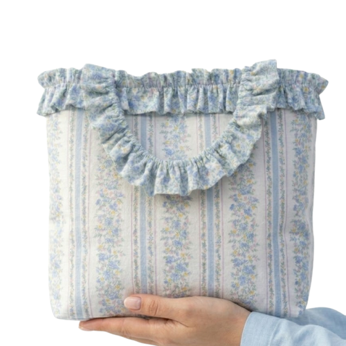 Nachhaltige Designer Tasche aus Wien mit Rüschen und floralem Muster – handgefertigtes Heritage Atelier Unikat

