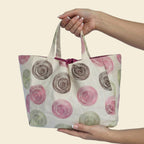 Handgemachte Stofftasche aus Wien in Creme mit aufgenähten Kreisen in Beere und Grün – Infinity Tote