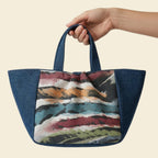 Handgemachte Infinity Tote aus Wien aus Denim und buntem Upcycling-Stoff – limitierte Designer Tasche

