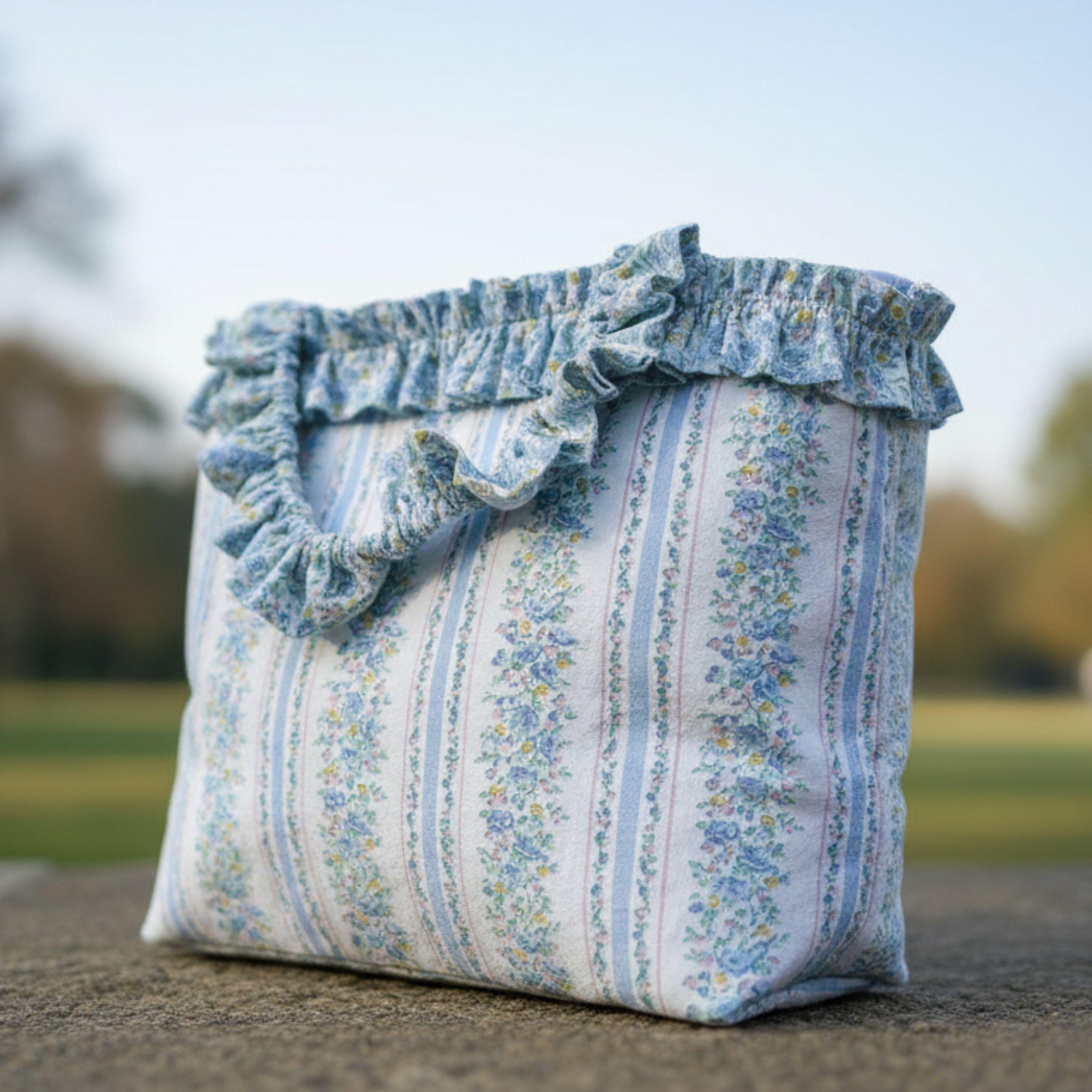 25 % Sale -  Heritage Tote – Blau & Floral