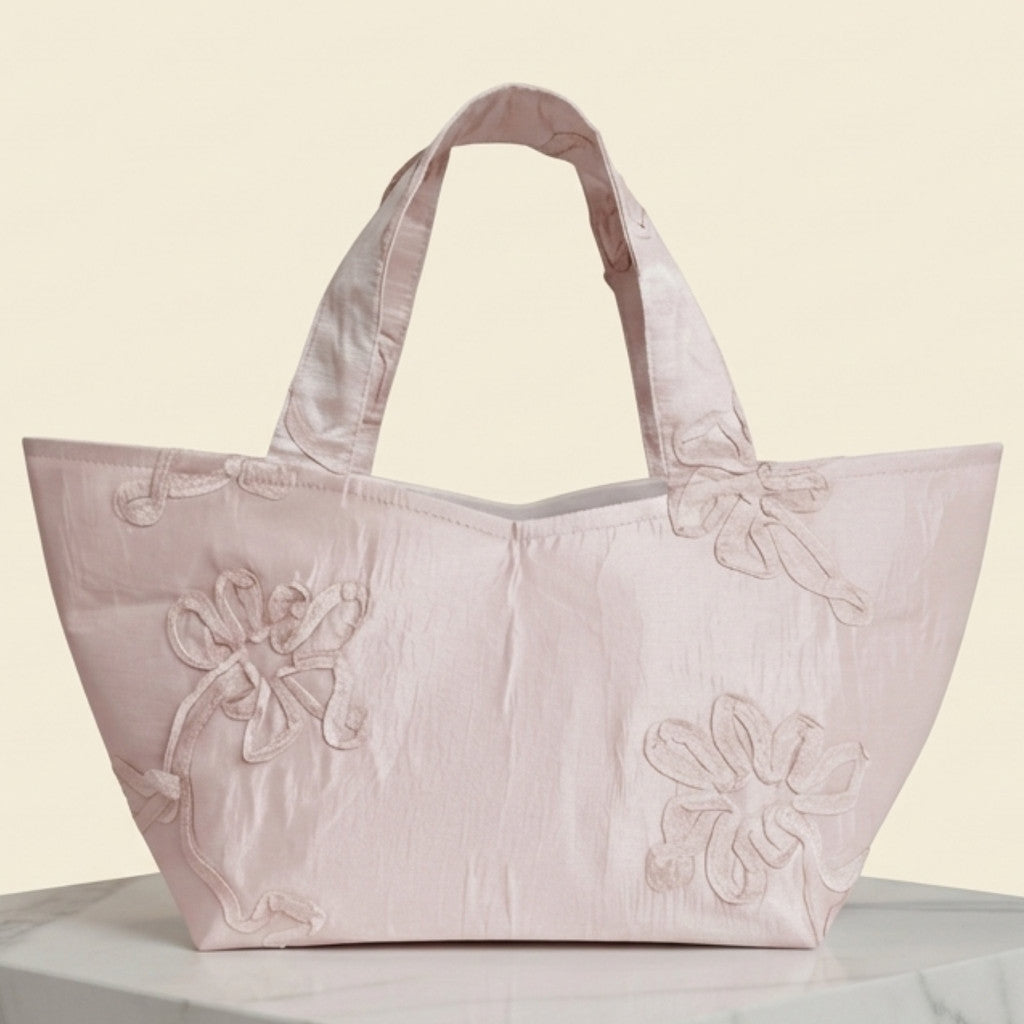 Handgemachte Stofftasche aus Wien in Soft Rose mit Applikationen – Heritage Petit Line Tote Blush Structure

